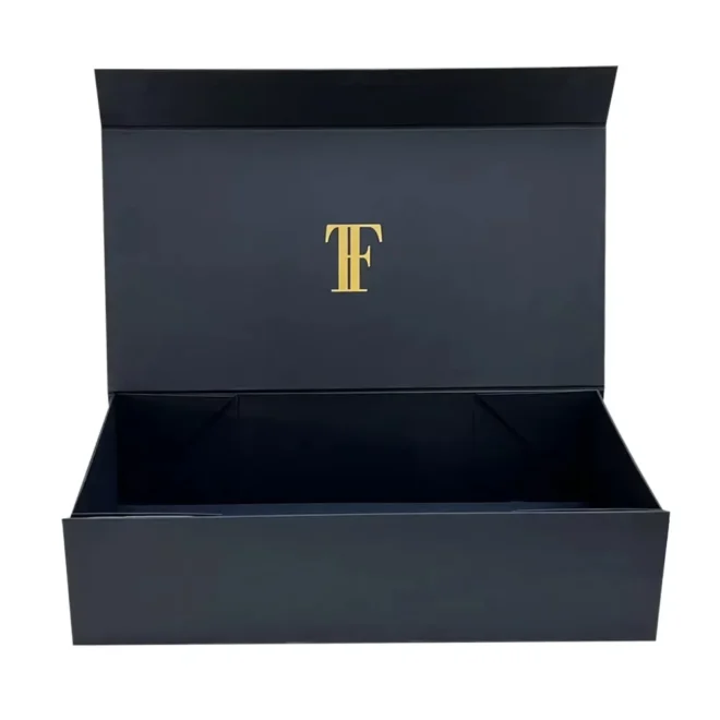 custom luxury apparel boxes